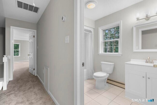 Building Photo - 815 S Pine Creek Rd