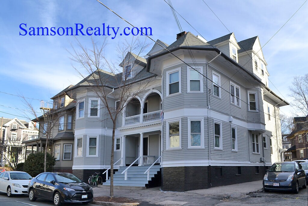 Building Photo - 351 Thayer St