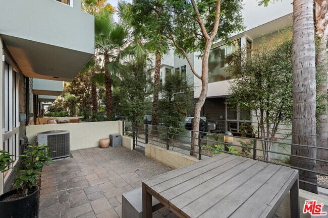 Building Photo - 310 Washington Blvd