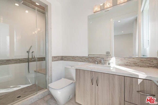 Building Photo - 312 S Palm Dr