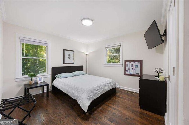 Building Photo - 1290 Glen Forest Way