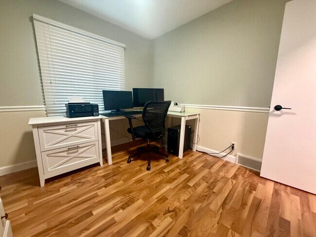 Building Photo - 2305 S 165th St