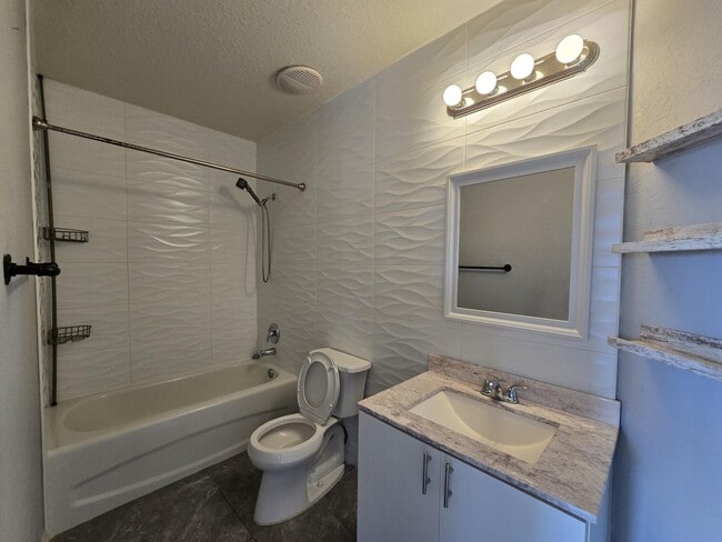 Building Photo - 504 Belmont Pl