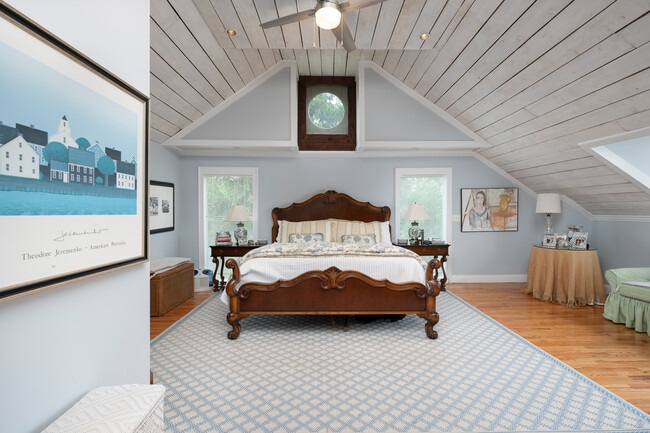 Building Photo - 1 Deer Is Rd