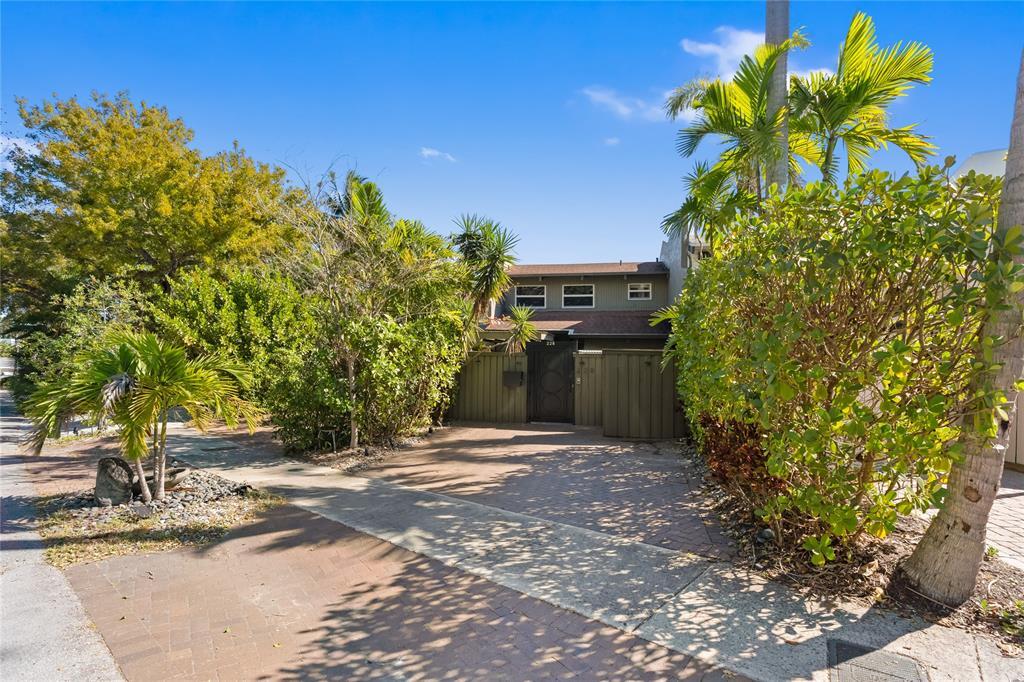 Building Photo - 228 NE 16th Ter