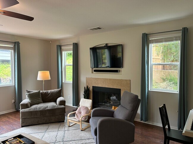 Building Photo - Beautiful 5-Bedroom Home In Oceanside