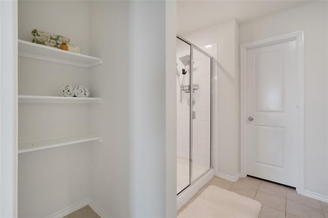 Building Photo - 914 Decker Dr