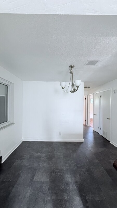 Building Photo - 517 Foltz Dr