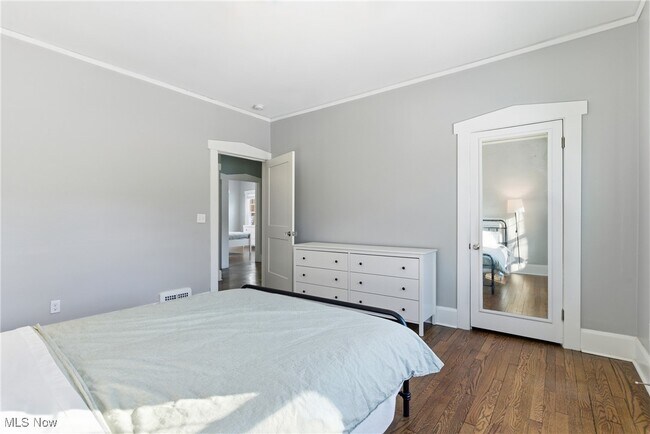 Building Photo - 2728 Euclid Heights Blvd