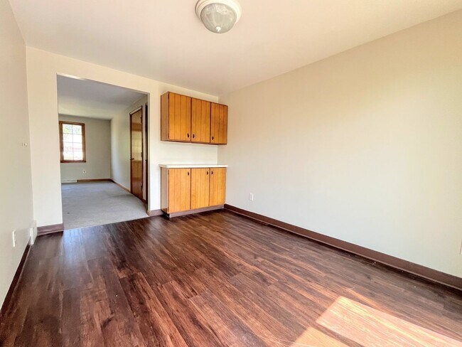 Building Photo - 44 Oakridge Dr