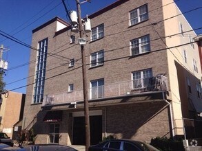 Building Photo - 722 - Willow Ridge Apartments LLC