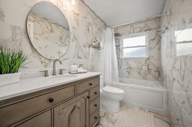 Building Photo - 430 W 550 N