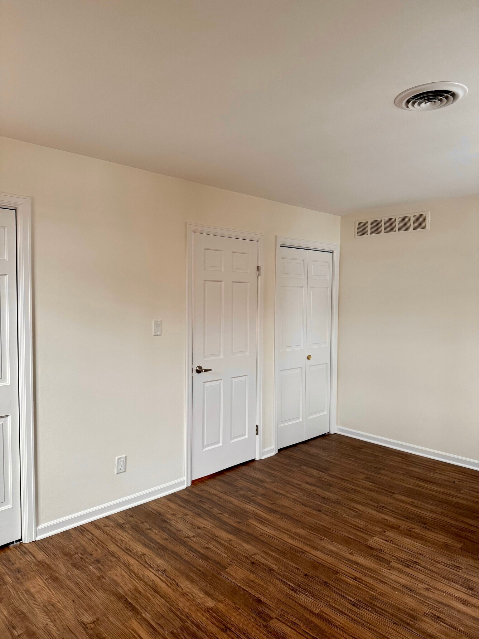 Building Photo - 6 Millrace St N