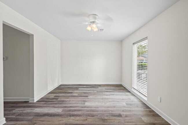 Building Photo - "Charming 2-Bedroom Townhouse Retreat with...
