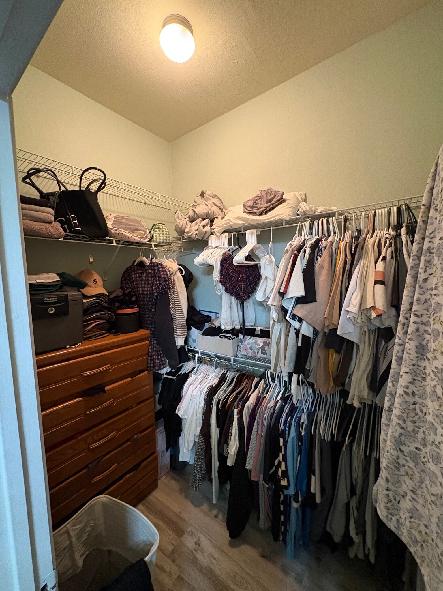 master walk in closet - 3225 Turtle Creek Blvd