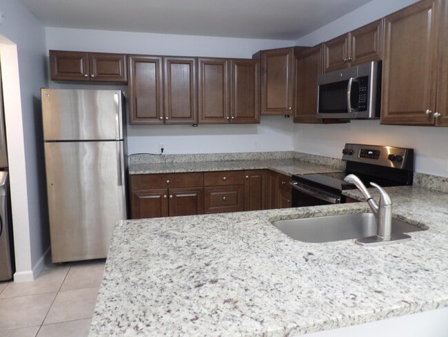 Building Photo - 4132 Palm Bay Cir