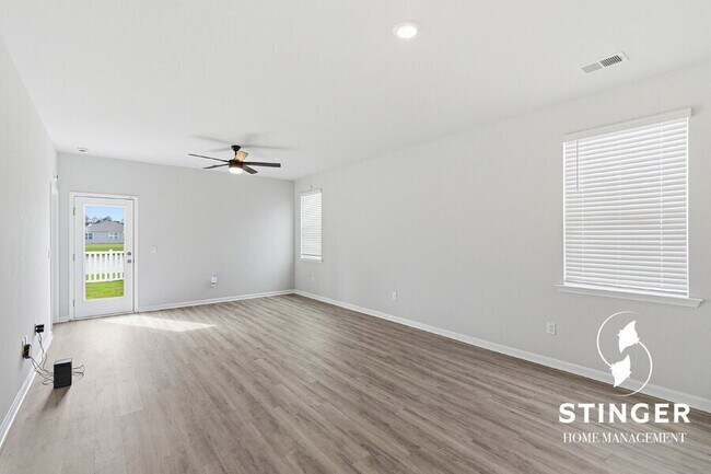 Building Photo - 548 Hideaway St