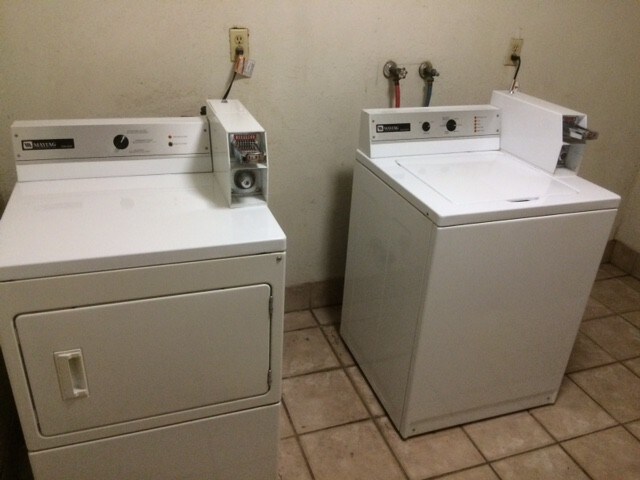 Building Photo - 1905 Wilson Ave