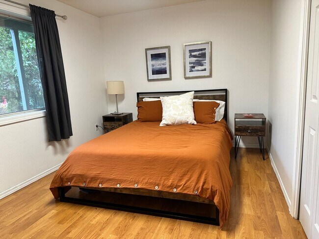 Building Photo - 14441 NE Morris Ct