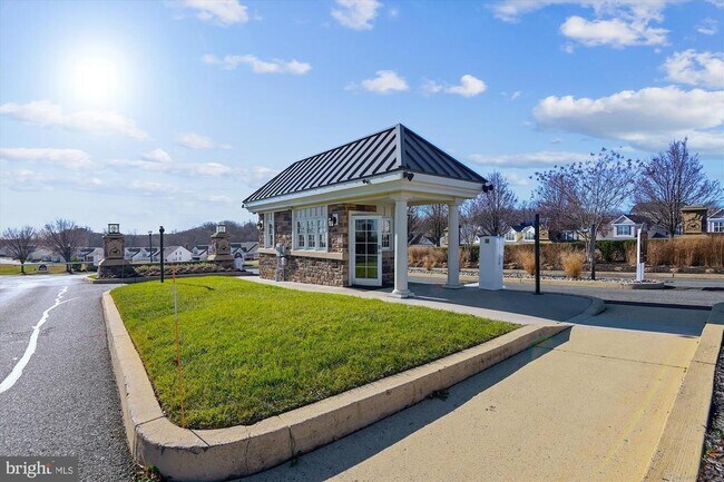 Building Photo - 657 Peace Chance Dr