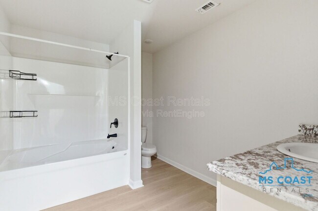 Building Photo - 14320 Southern Maple Ave