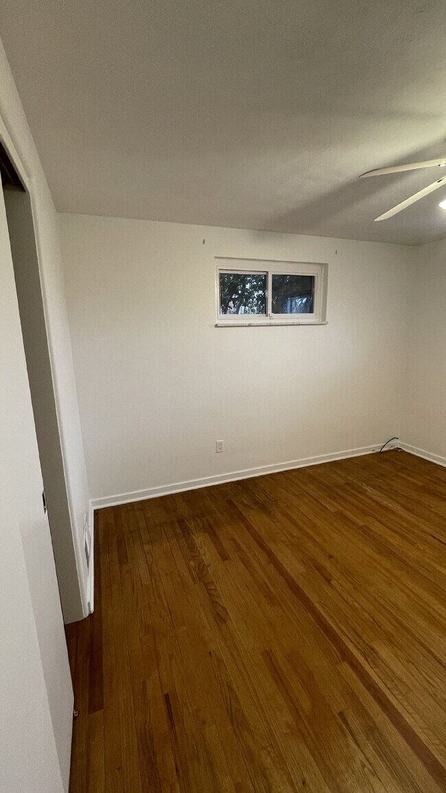 Building Photo - Charming 3 bed, 2 bath with finished basement!