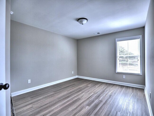 Building Photo - 3355 Verdi Ln