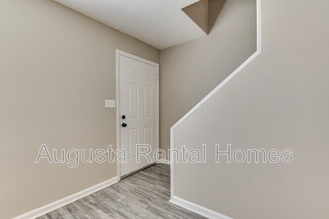 Building Photo - 160 Chalet North CT