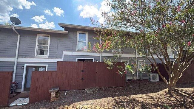 Building Photo - 5011 Meadow Ln