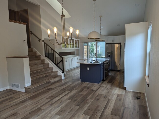 Building Photo - Fully Updated Littleton Home with Mountain...