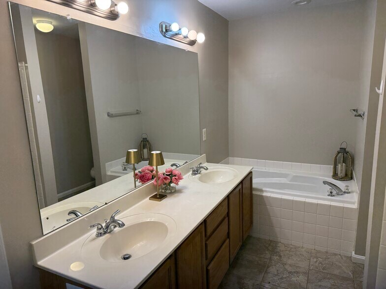 Building Photo - 140 Eastridge Cir