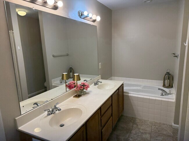 Building Photo - 140 Eastridge Cir