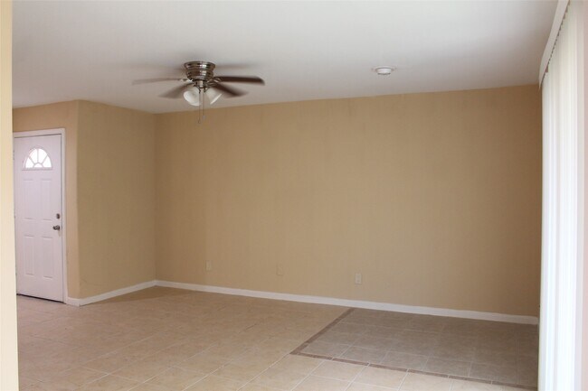 Building Photo - 16111 Aspenglenn Dr