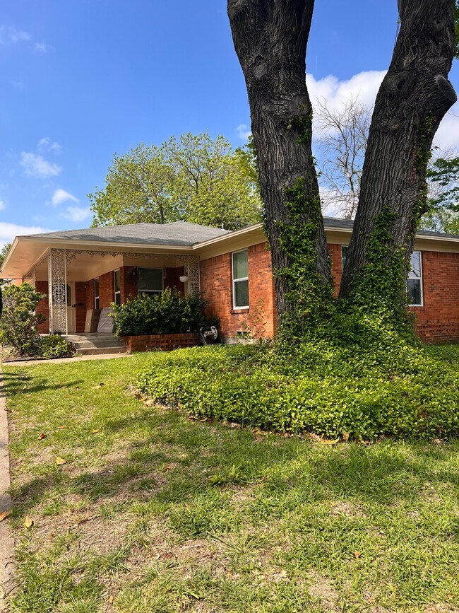 Building Photo - 6537 E Mockingbird Ln