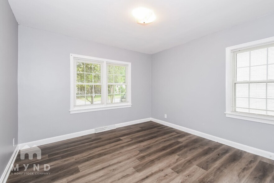 Building Photo - 2313 Eastway Rd