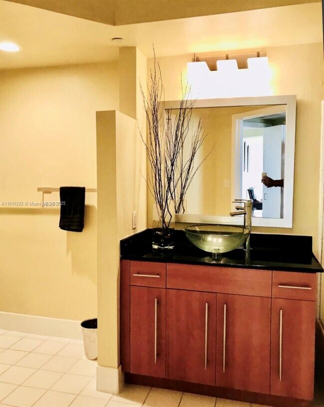 Building Photo - 1330 West Ave