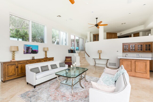 Building Photo - 7421 N Las Brisas Ln