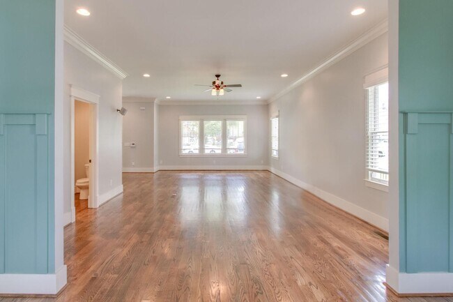 Building Photo - Stunning 4 Bedroom / Amazing Location / Fenced in Backyard / Beautiful Covered Front Porch