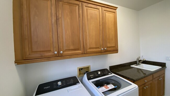 Building Photo - Mountain House Home Spacious 4 Bedroom, 3.5 Bath Home with Bonus Loft