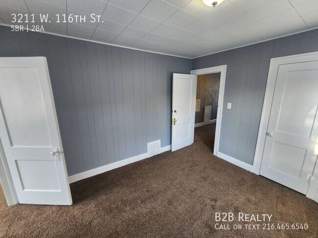 Building Photo - 3211 W 116th St