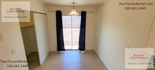 Building Photo - Valencia Rd & Headley Rd 3/2 - All tile fl...