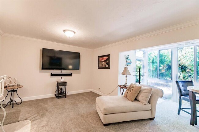 Building Photo - 1205 E Peppertree Dr