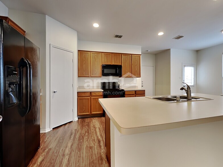 Building Photo - 1140 Jamie Dr