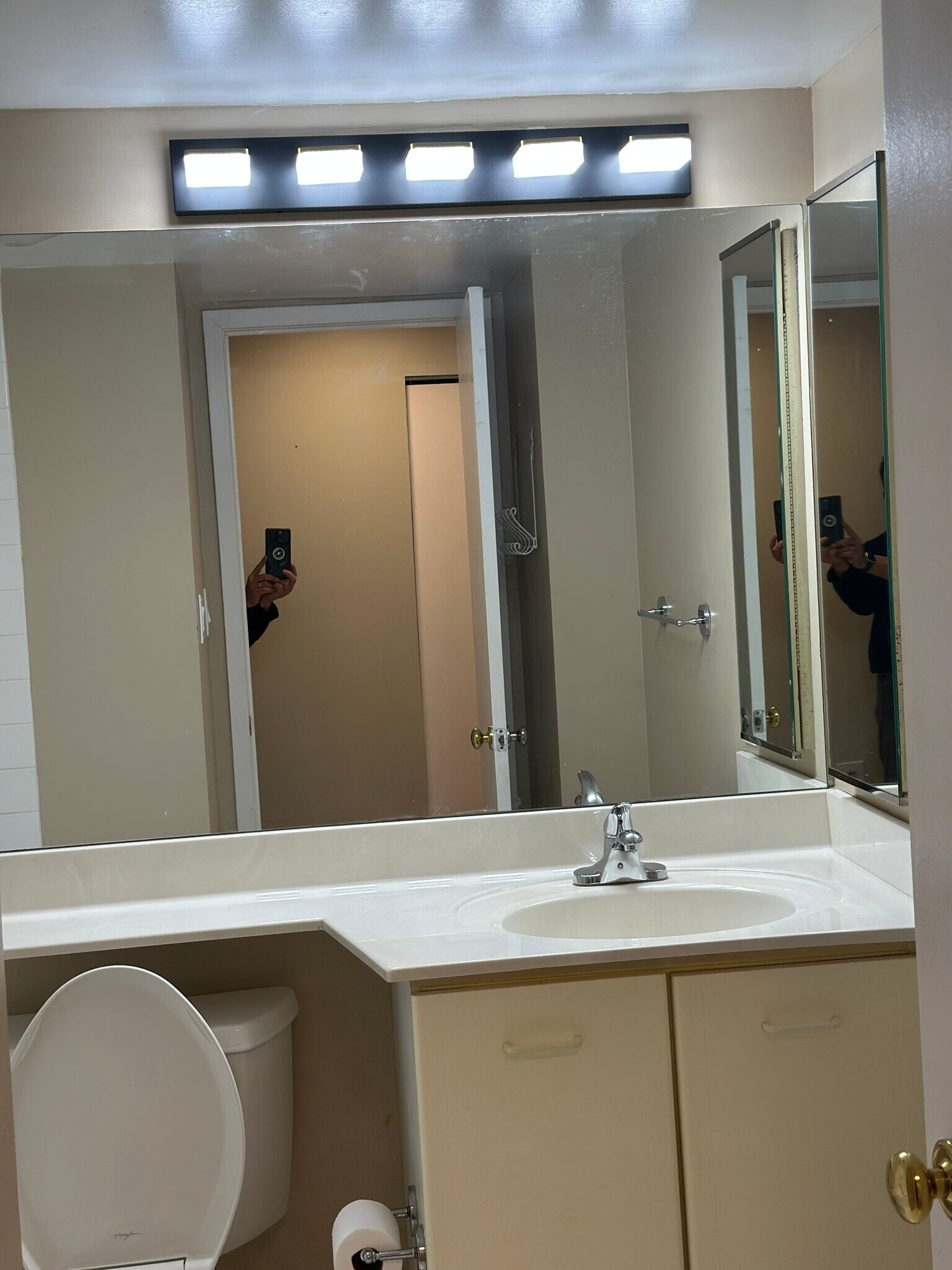 Building Photo - 2111 Wisconsin Ave NW