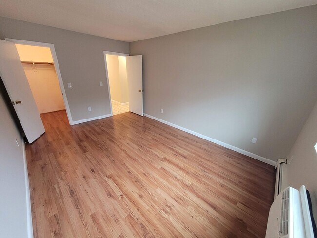 Building Photo - $2100 - 2 Bed / 1 Bath Condominium in Manc...