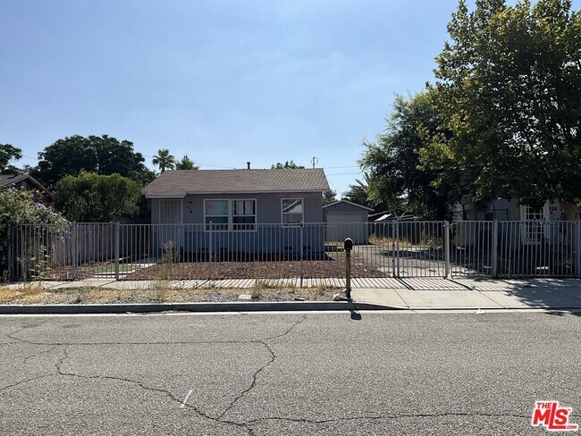 Primary Photo - 214 S Ramona St