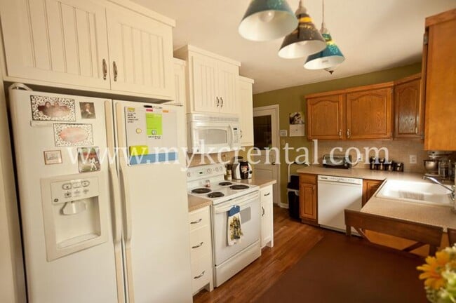 Building Photo - 4916 Juniper Dr