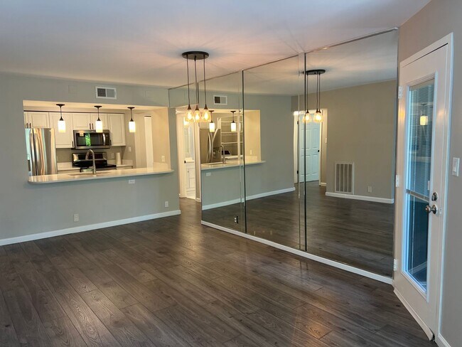 Building Photo - Remodeled Two Bedroom Tabby Walk Villa on First Floor