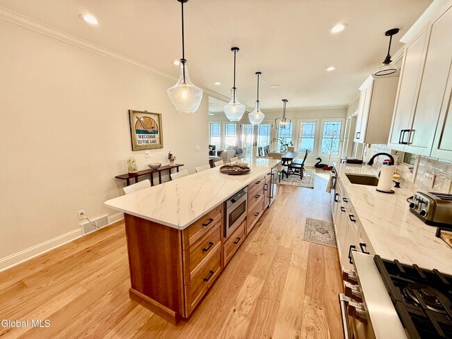 Building Photo - 16 Newton St