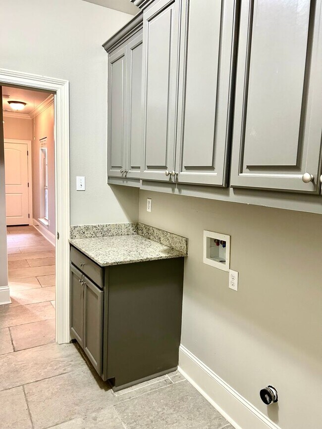Building Photo - Dutchtown Meadows